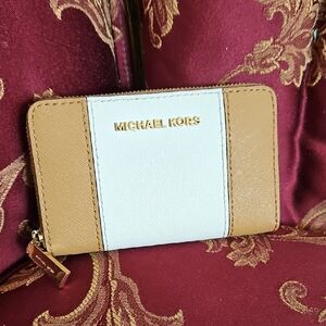 Michael Kors Jet Set Small Zip Around Card Case.
